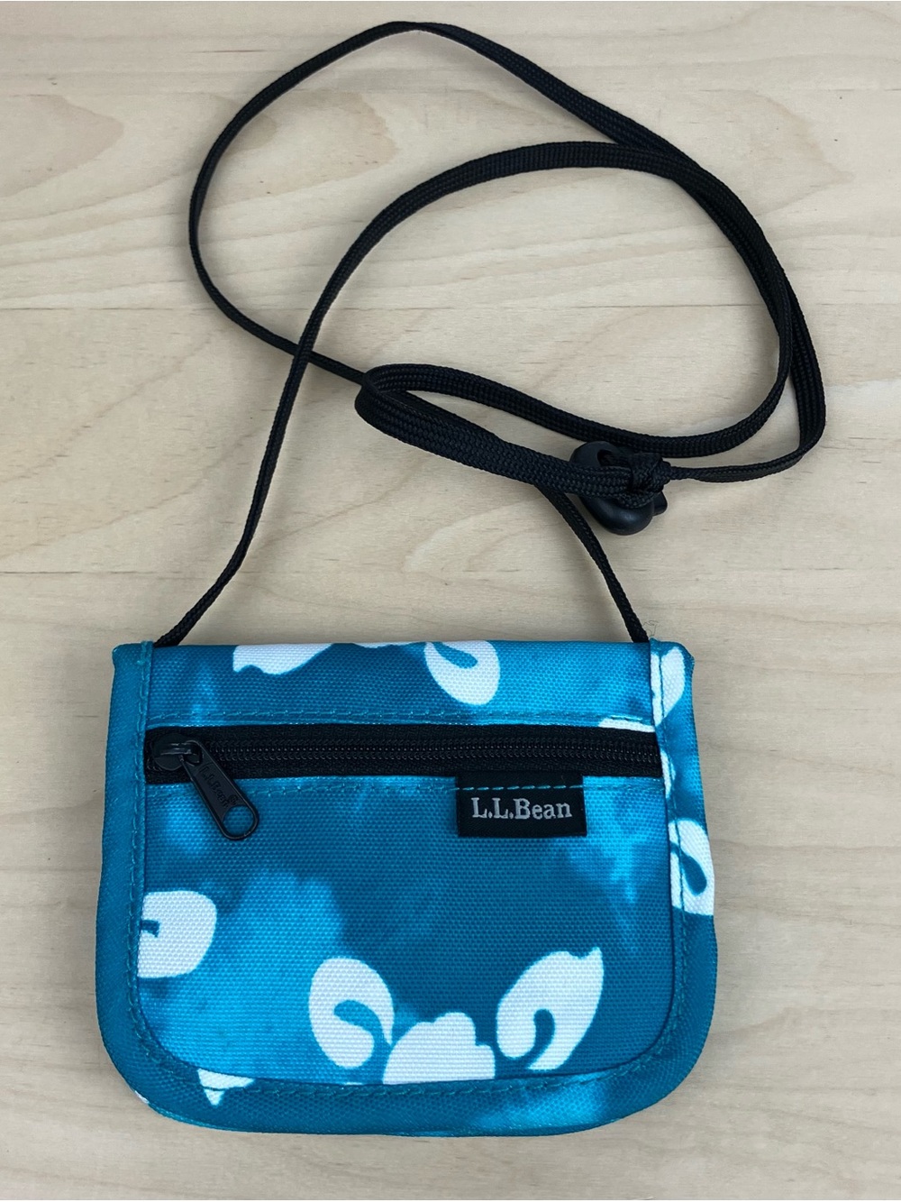 L.L. Bean Small Travel ID Card Holder Wallet Neck Lanyard Blue Hawaiian Floral.